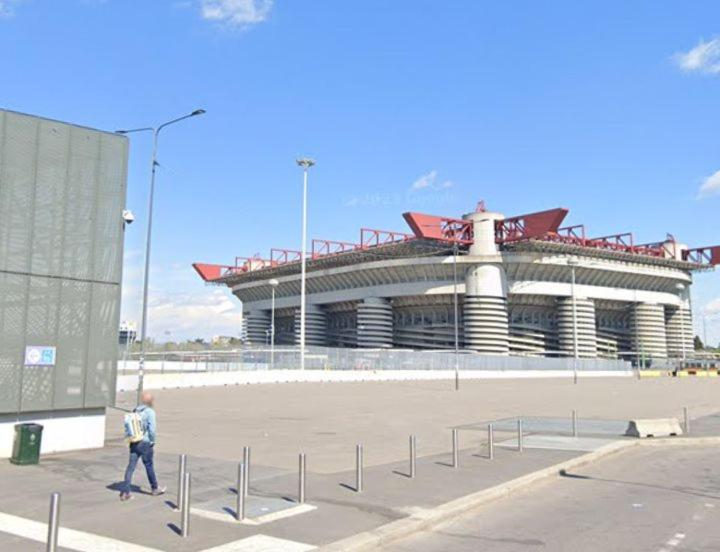 Double Room 700 Meter From The Stadium The House Of The Brave Милано Екстериор снимка
